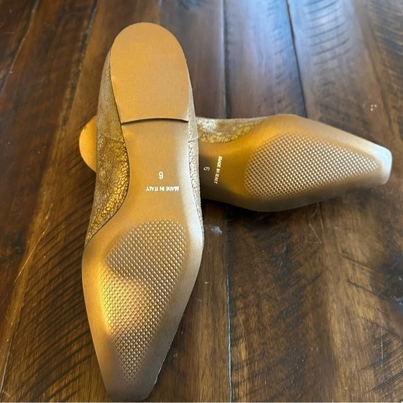 Diana Broussard Gold Flats Size 6 - Picture 4 of 7